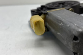 Leve vitre electrique avant gauche TOYOTA YARIS 1