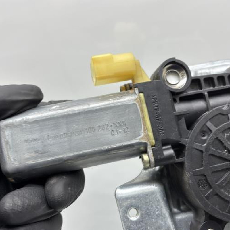 Leve vitre electrique avant gauche TOYOTA YARIS 1 Photo n°5