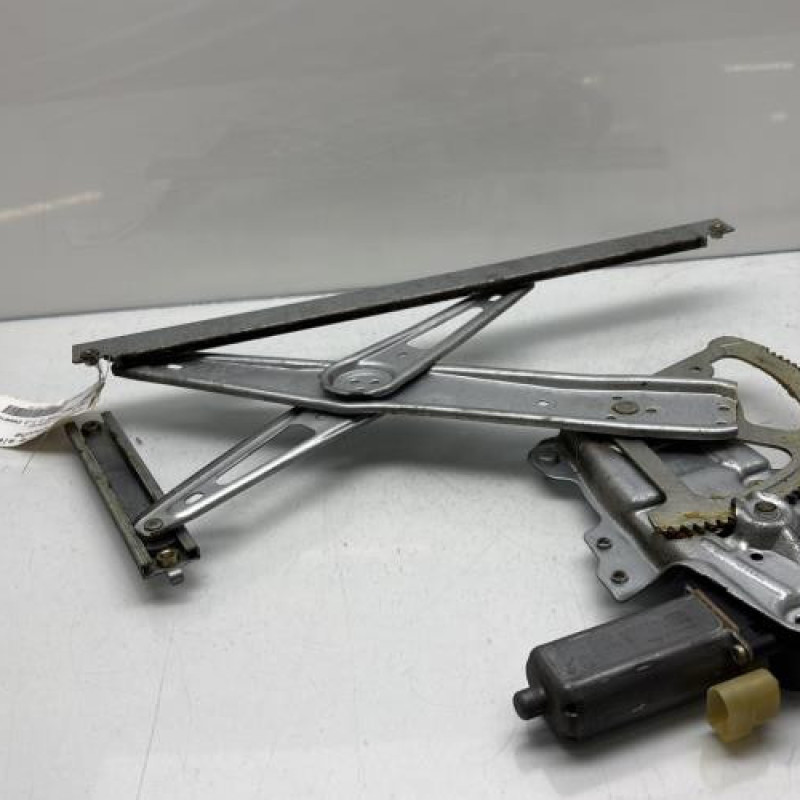 Leve vitre electrique avant gauche TOYOTA YARIS 1 Photo n°6