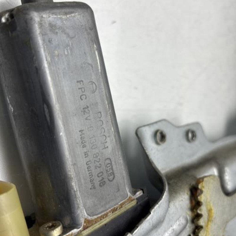 Leve vitre electrique avant gauche TOYOTA YARIS 1 Photo n°8