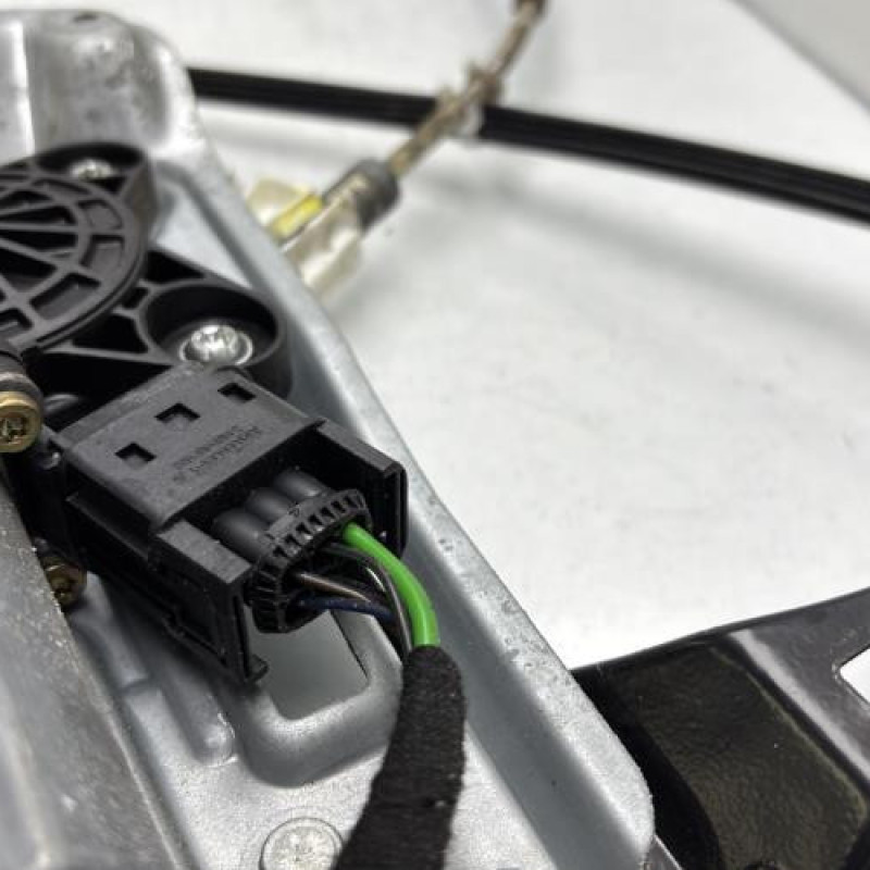 Leve vitre electrique avant gauche MERCEDES CLASSE C 203 COUPE SPORT Photo n°4