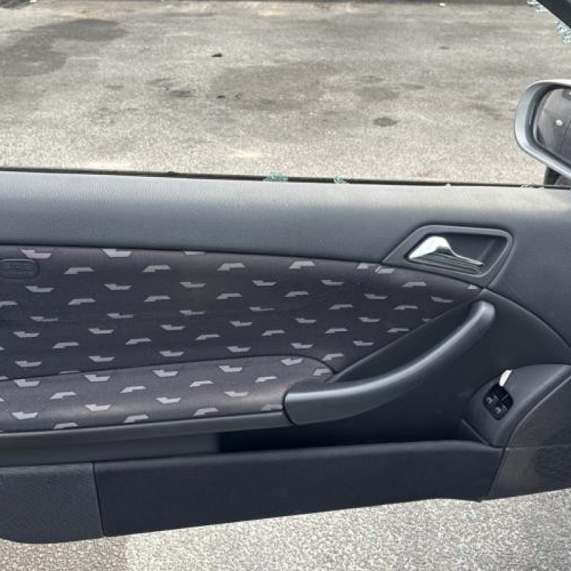 Leve vitre electrique avant gauche MERCEDES CLASSE C 203 COUPE SPORT Photo n°17