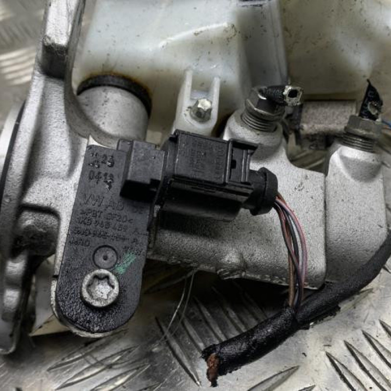 Maitre cylindre (freinage) VOLKSWAGEN GOLF 7 Photo n°4