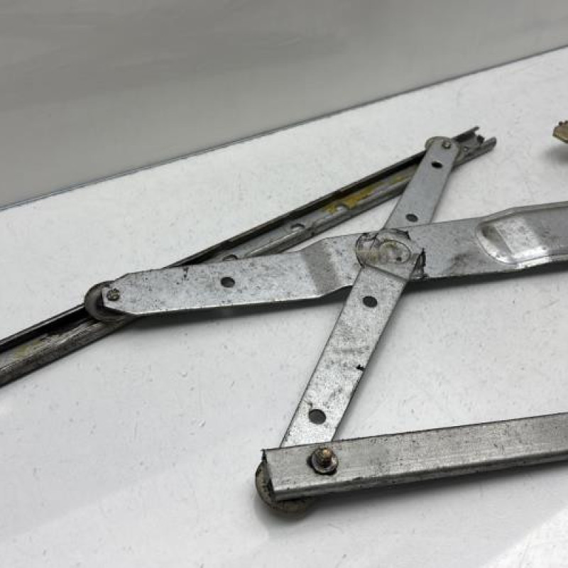 Leve vitre electrique avant gauche NISSAN PATROL 1 Photo n°4