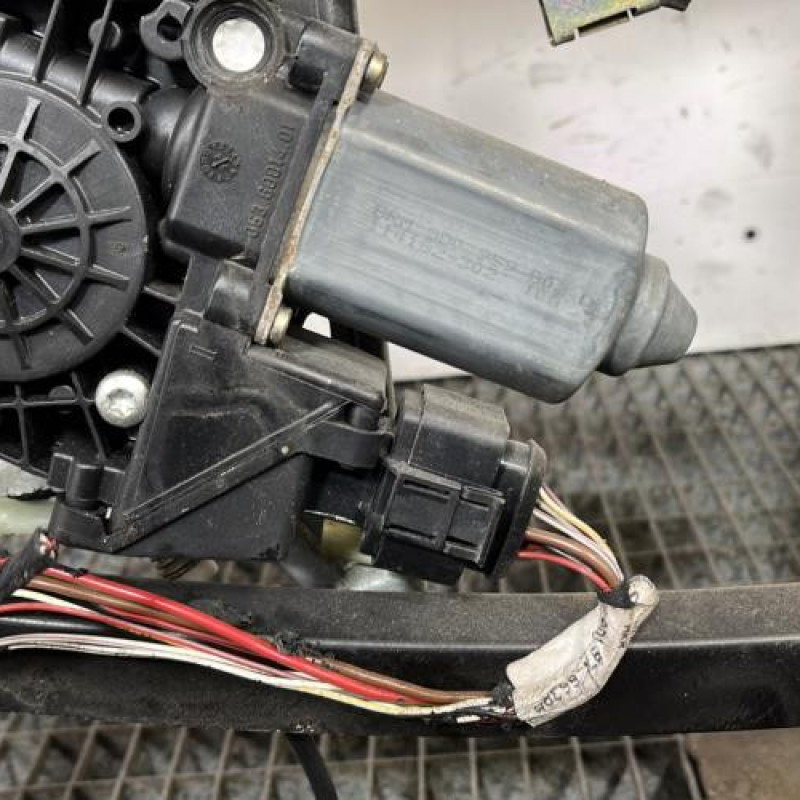 Leve vitre electrique avant droit AUDI A4 1 Photo n°3