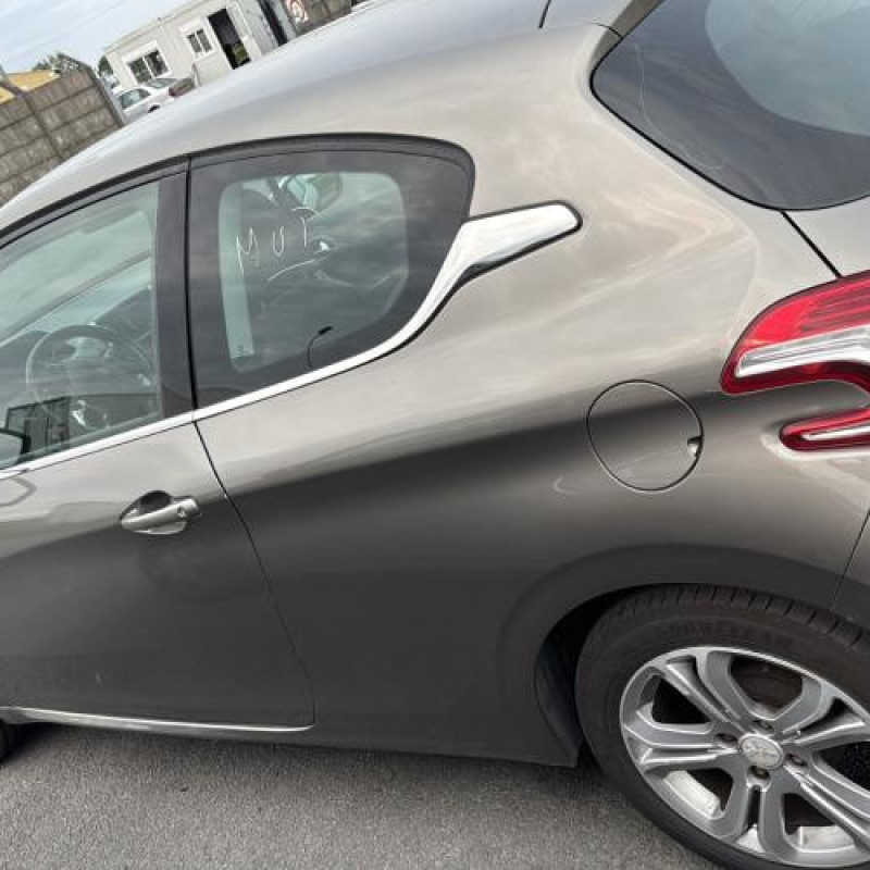 Bouchon de carburant PEUGEOT 208 1 Photo n°9