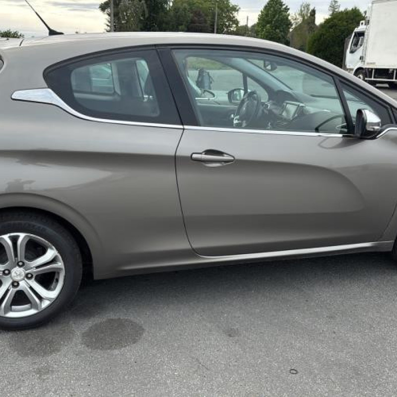 Custode arriere droit PEUGEOT 208 1 Photo n°8
