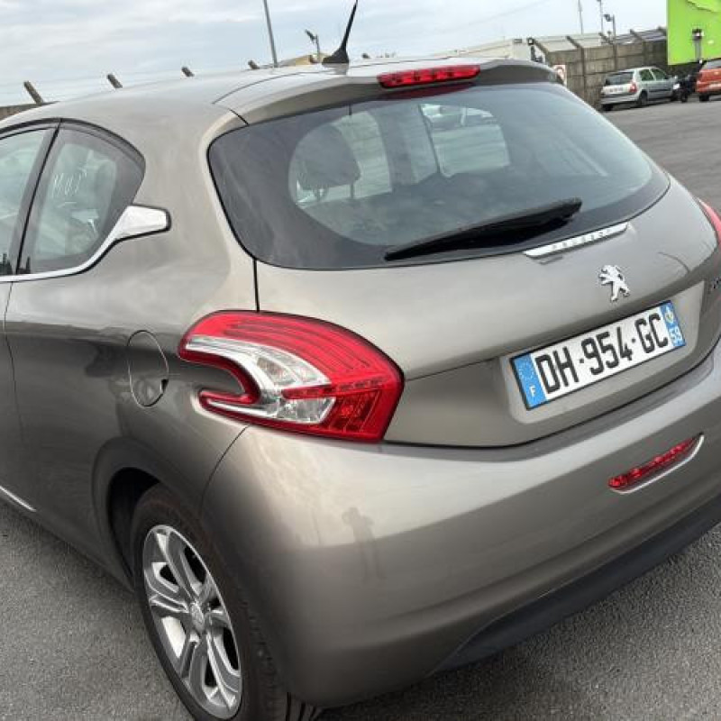 Feu arriere principal gauche (feux) PEUGEOT 208 1 Photo n°6