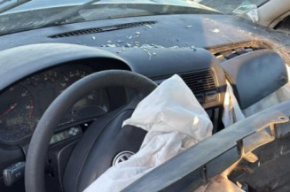 Pivot de moyeu avant gauche VOLKSWAGEN GOLF 4