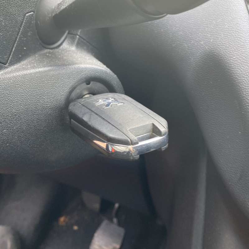 PEUGEOT 208 1 PHASE 2 1.6 BLUE HDI - 8V TURBO Photo n°10