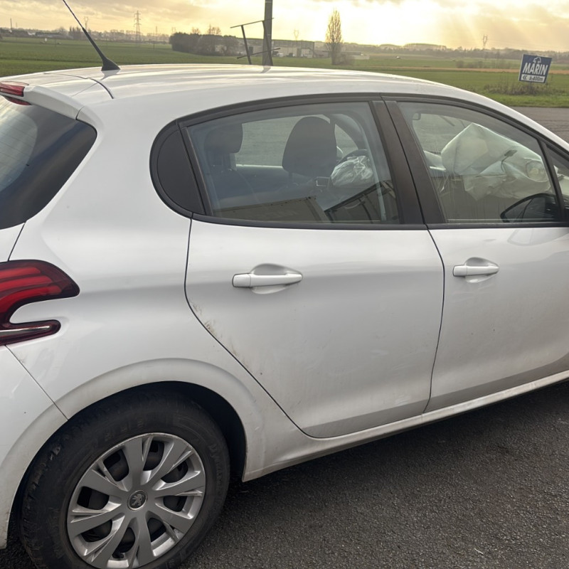 PEUGEOT 208 1 PHASE 2 1.6 BLUE HDI - 8V TURBO Photo n°13