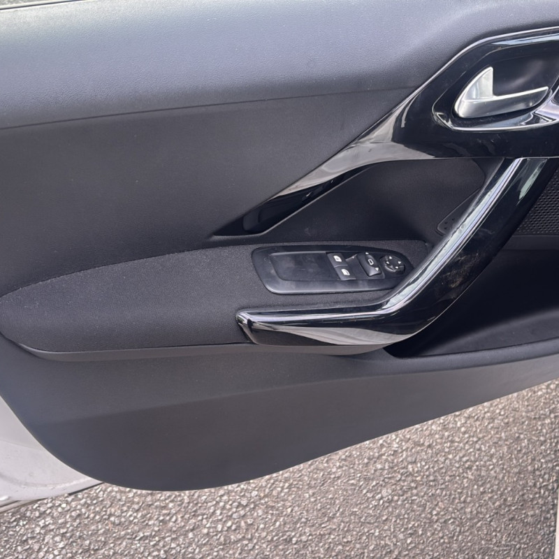 PEUGEOT 208 1 PHASE 2 1.6 BLUE HDI - 8V TURBO Photo n°14