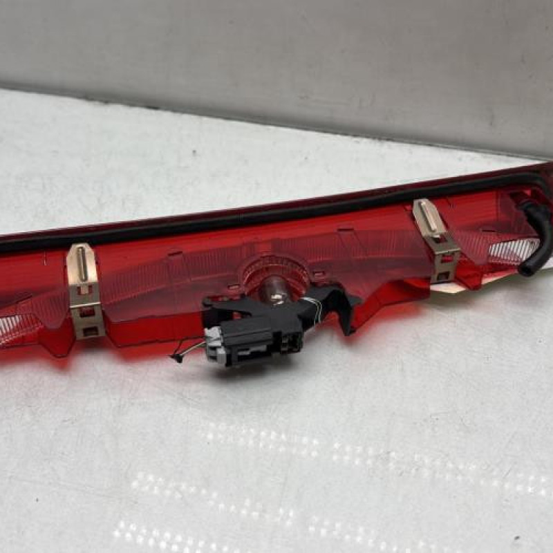 Feu arriere stop central RENAULT CLIO 3 Photo n°2