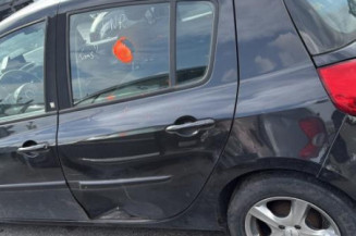 Feu arriere stop central RENAULT CLIO 3