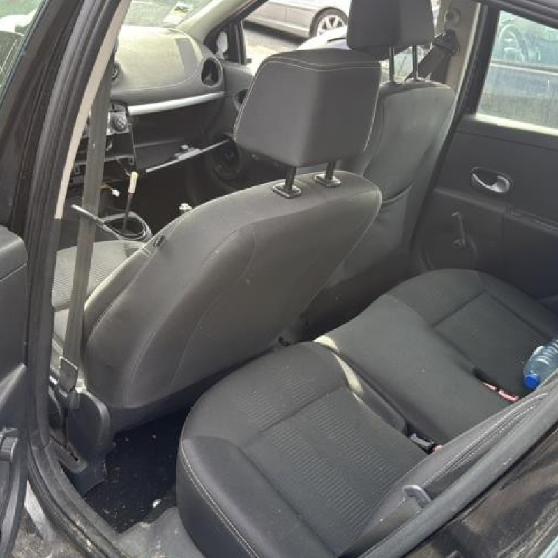 Feu arriere stop central RENAULT CLIO 3 Photo n°14