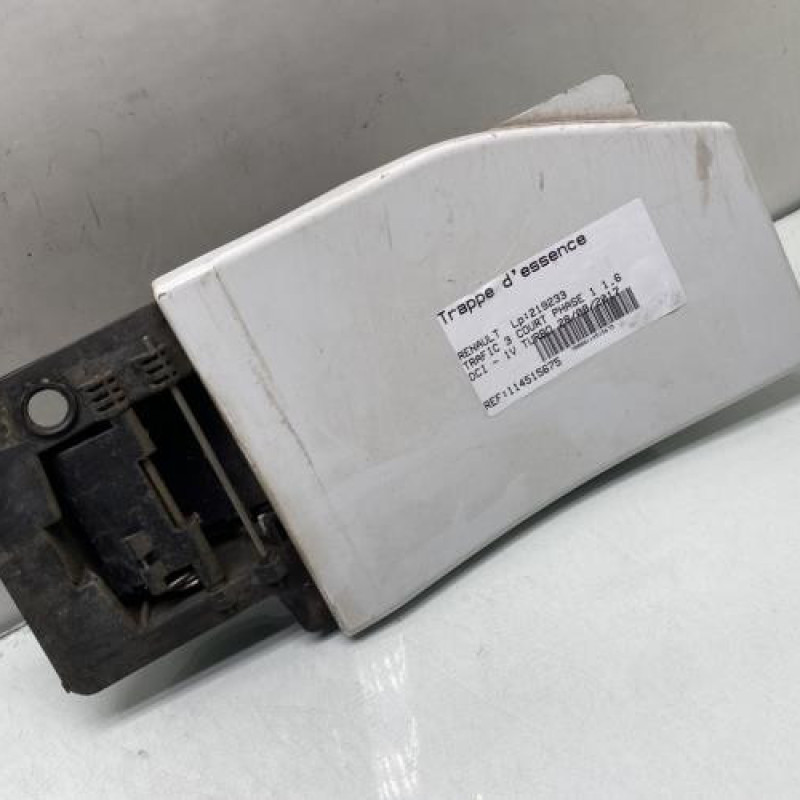 Trappe d'essence RENAULT TRAFIC 3 COURT Photo n°1