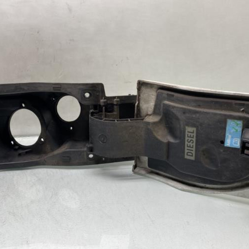 Trappe d'essence RENAULT TRAFIC 3 COURT Photo n°4