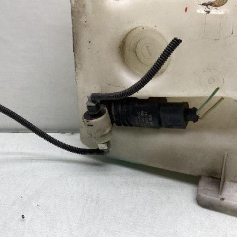 Vase de lave glace VOLKSWAGEN GOLF 5 Photo n°3