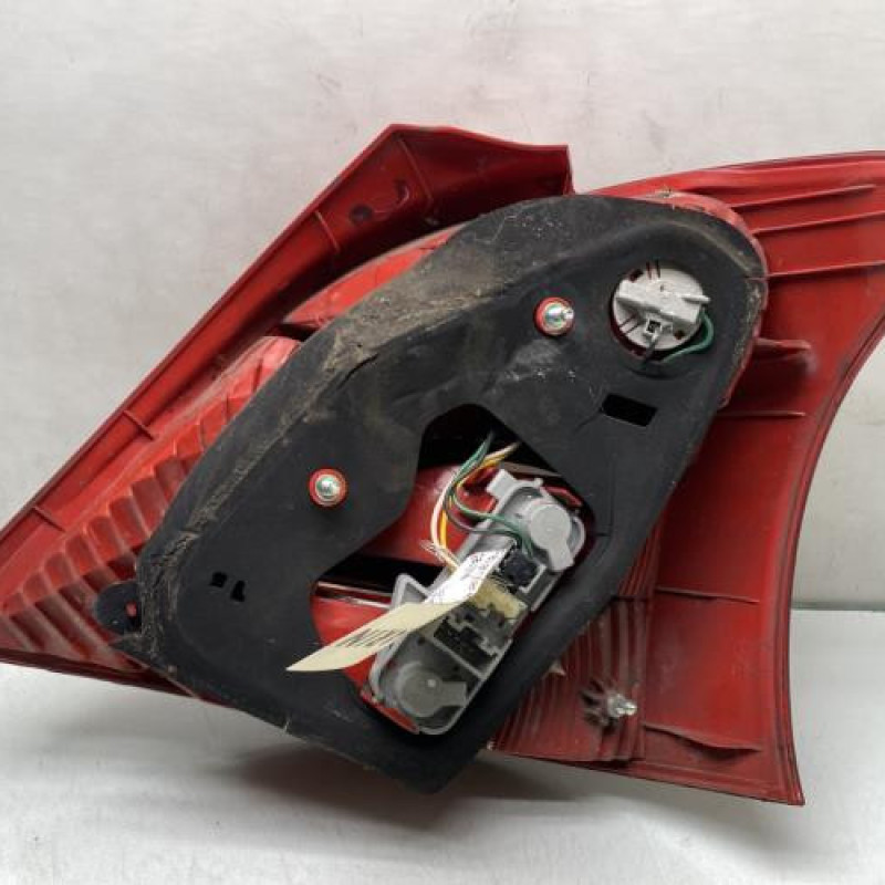 Feu arriere principal gauche (feux) TOYOTA YARIS 2 Photo n°2