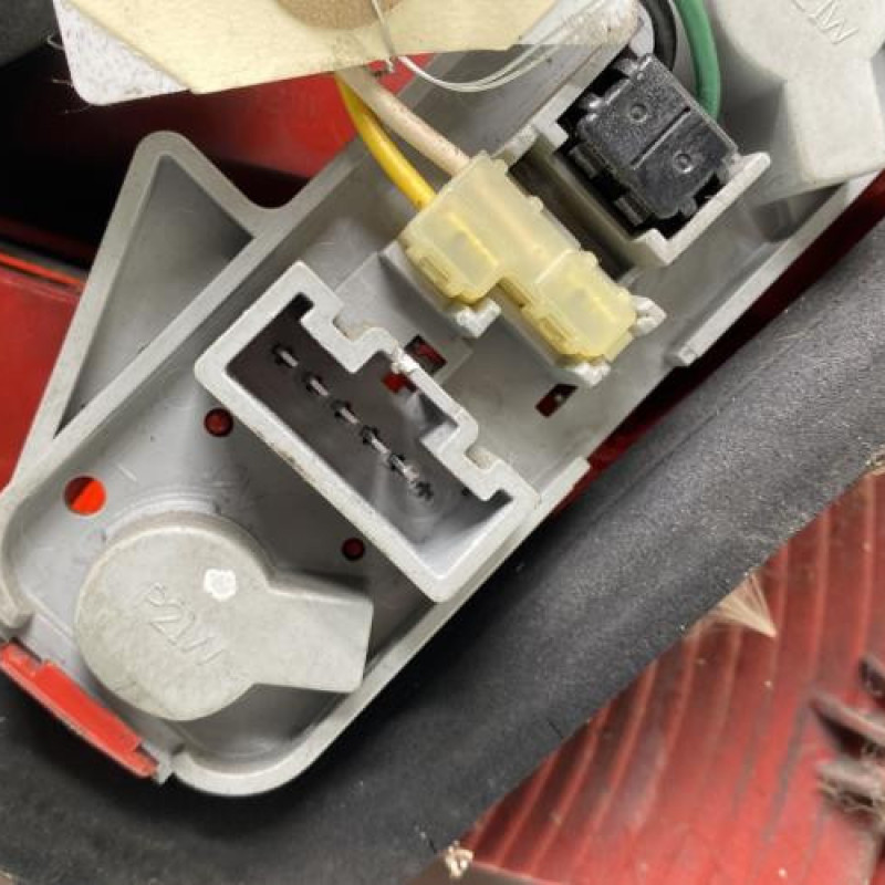 Feu arriere principal gauche (feux) TOYOTA YARIS 2 Photo n°3