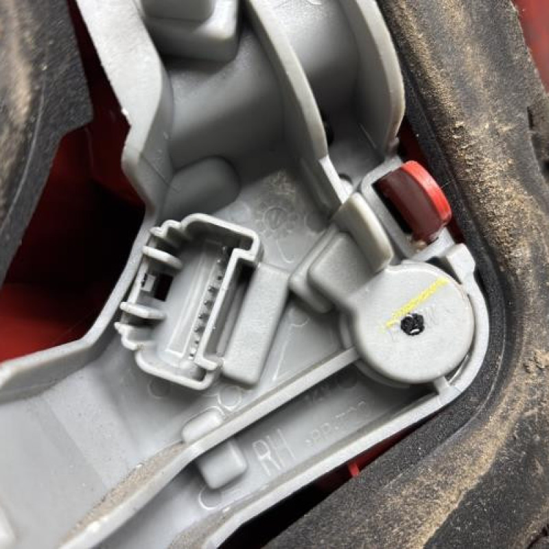 Feu arriere principal droit (feux) TOYOTA AURIS 1 Photo n°3