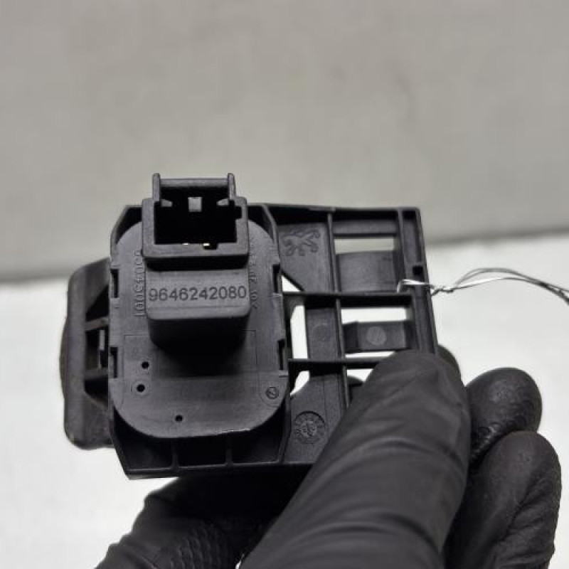 Bouton de coffre PEUGEOT 407 Photo n°4