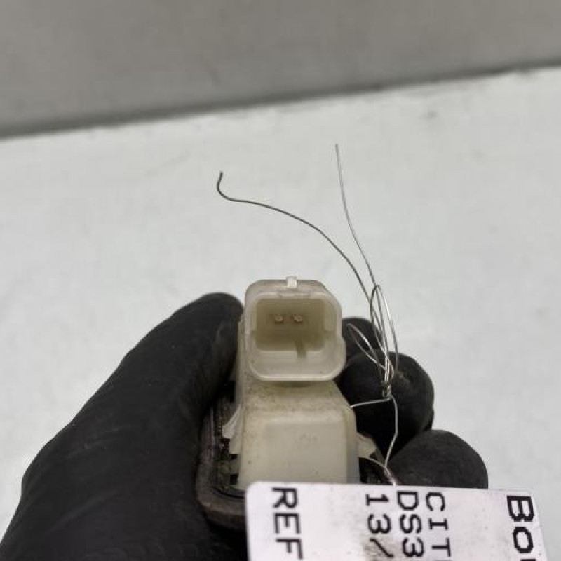 Bouton de coffre CITROEN DS3 Photo n°3