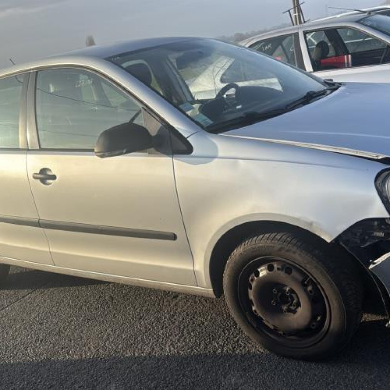 Reservoir essence VOLKSWAGEN POLO 4 Photo n°4