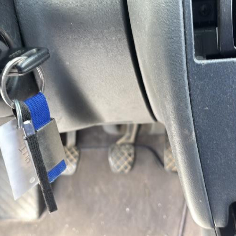 Pretensionneur de ceinture avant gauche AUDI A3 1 Photo n°17