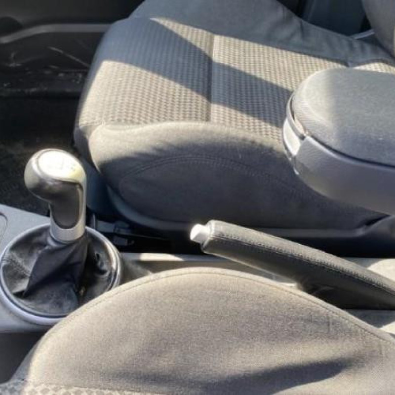 Reservoir essence SKODA ROOMSTER Photo n°18