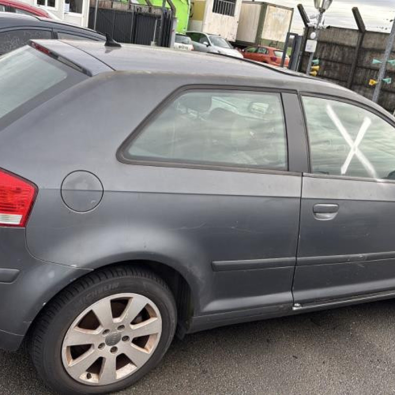 Feu arriere stop central AUDI A3 2 Photo n°6