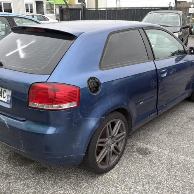 Feu arriere stop central AUDI A3 2 Photo n°3