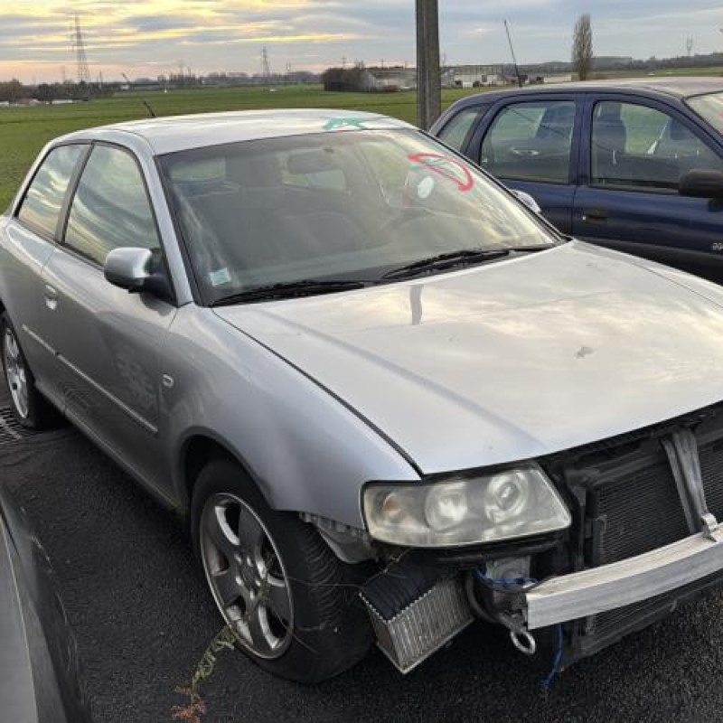 Feu arriere stop central AUDI A3 1 Photo n°2