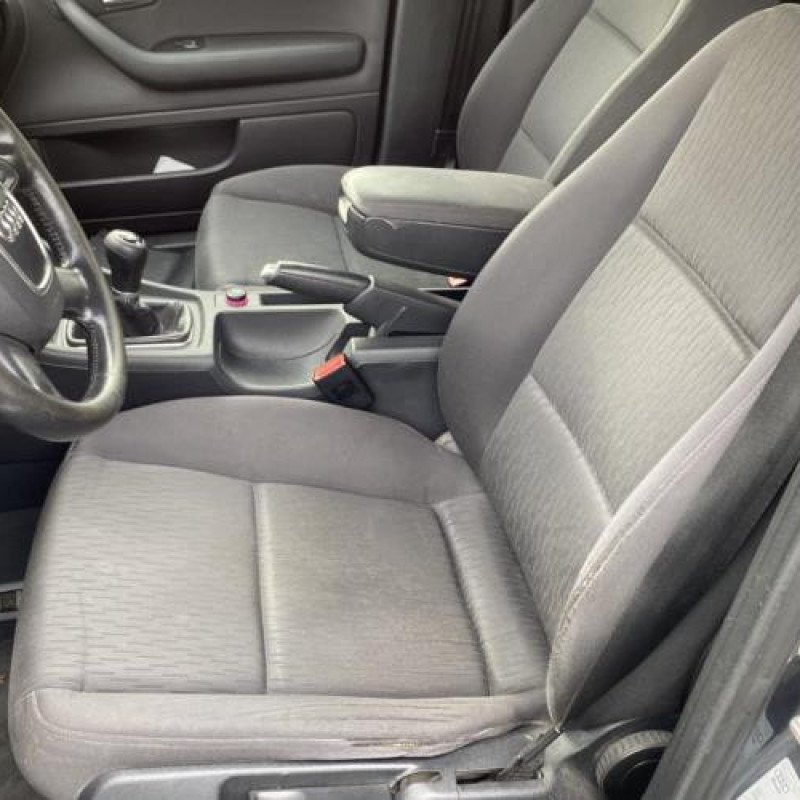 Vitre arriere droit AUDI A4 2 Photo n°16