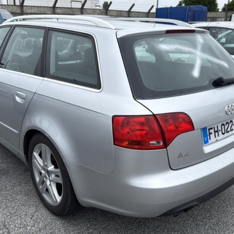 Pare boue avant droit AUDI A4 2 Photo n°4