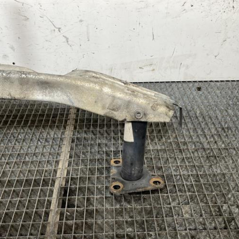 Renfort pare choc avant (traverse) AUDI A4 2 Photo n°3