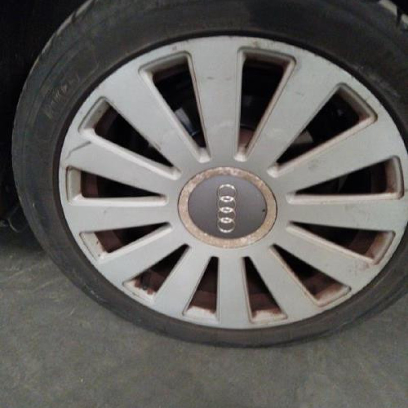 Pivot de moyeu arriere gauche AUDI A6 3 Photo n°1