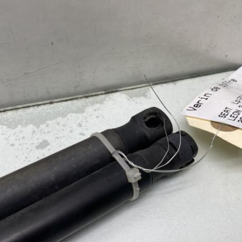 Verin de coffre SEAT LEON 2 Photo n°3