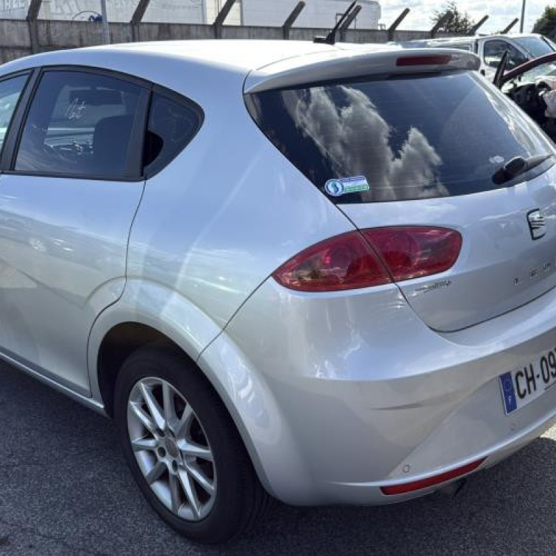 Verin de coffre SEAT LEON 2 Photo n°9