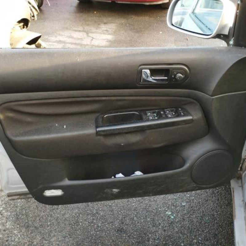 Feu arriere principal gauche (feux) VOLKSWAGEN GOLF 4 Photo n°13