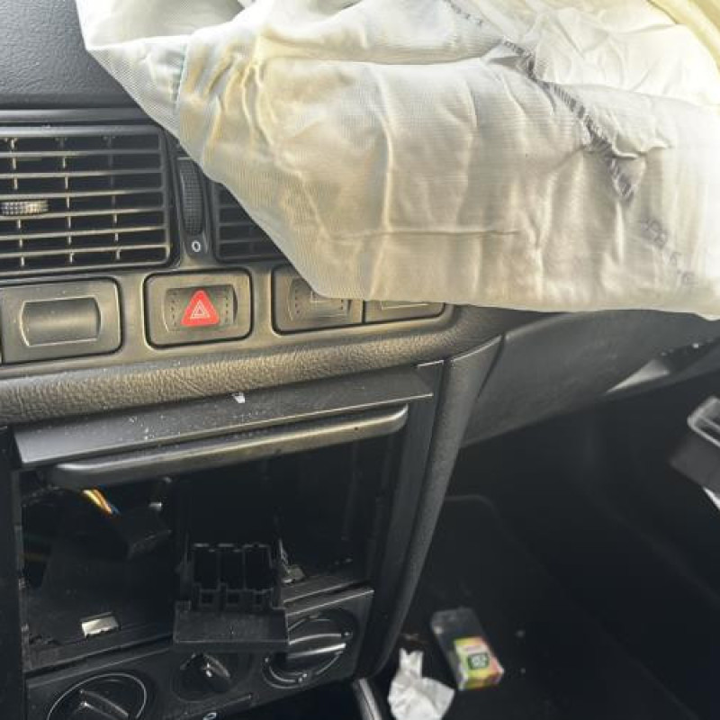 Verin de coffre VOLKSWAGEN GOLF 4 Photo n°20