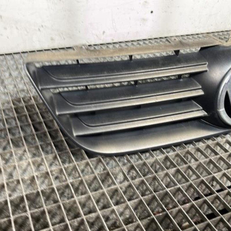 Calandre VOLKSWAGEN POLO 4 Photo n°2