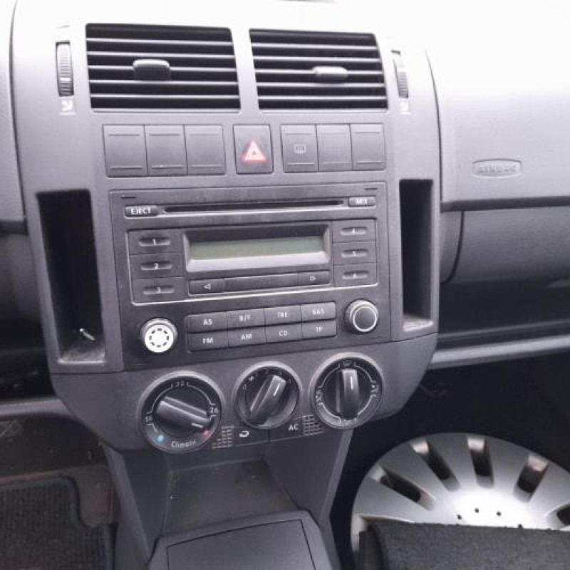 Calandre VOLKSWAGEN POLO 4 Photo n°14