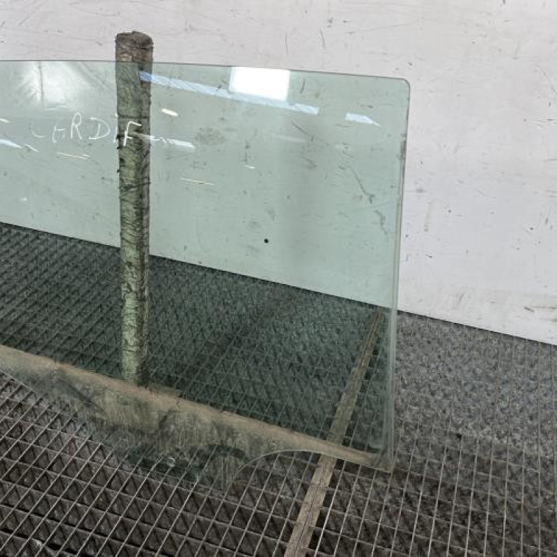 Vitre arriere droit VOLKSWAGEN POLO 5 Photo n°3