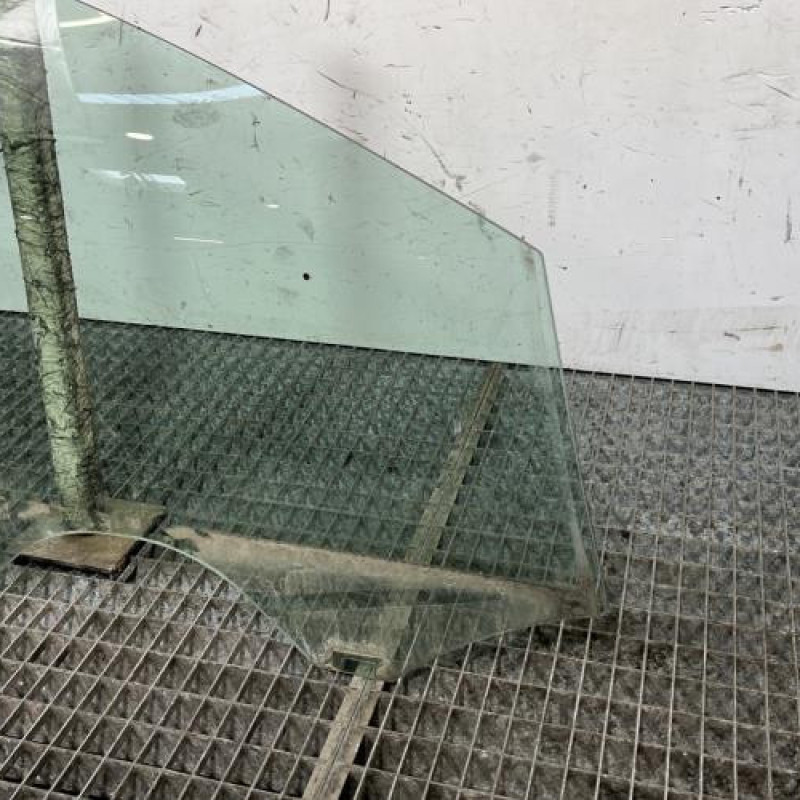 Vitre avant droit VOLKSWAGEN POLO 5 Photo n°2