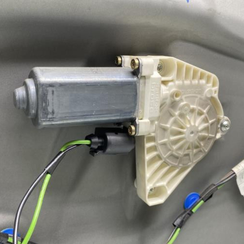 Leve vitre electrique avant gauche MERCEDES CLASSE A 169 Photo n°2