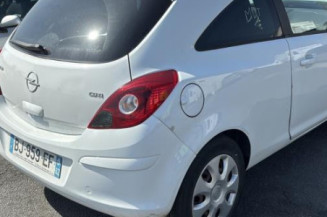 Feu arriere stop central OPEL CORSA D