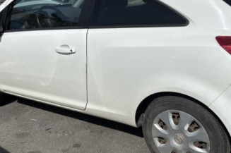 Feu arriere stop central OPEL CORSA D