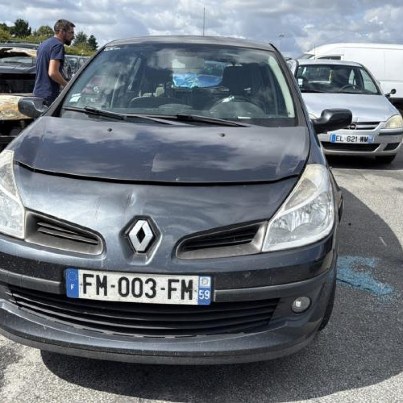 Face avant RENAULT CLIO 3 Photo n°16