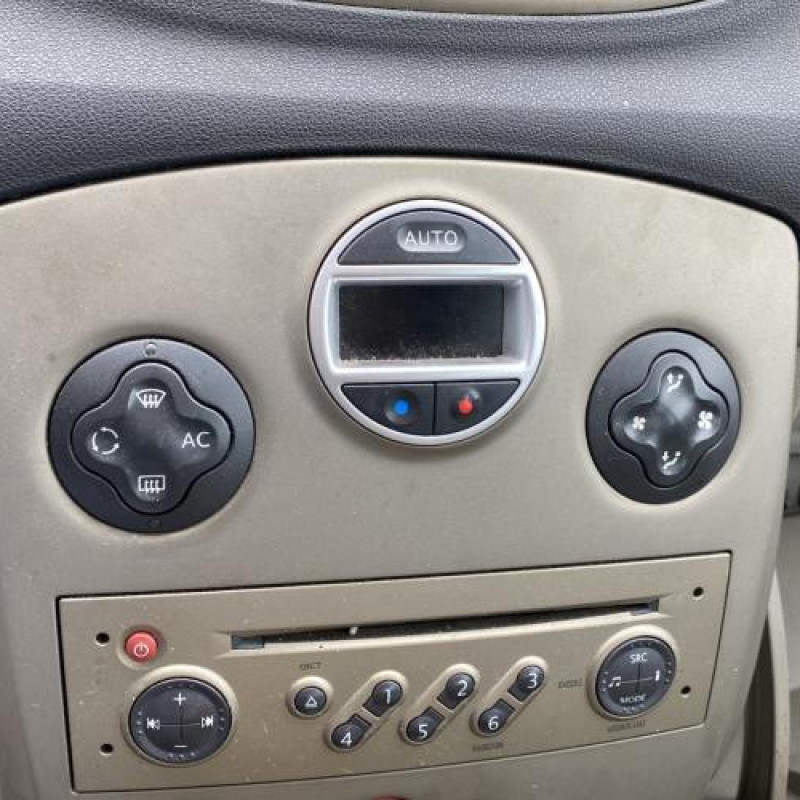 Pare boue avant droit RENAULT CLIO 3 Photo n°6